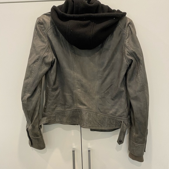 Grey leather jacket with removable black hood - Picture 5 of 5